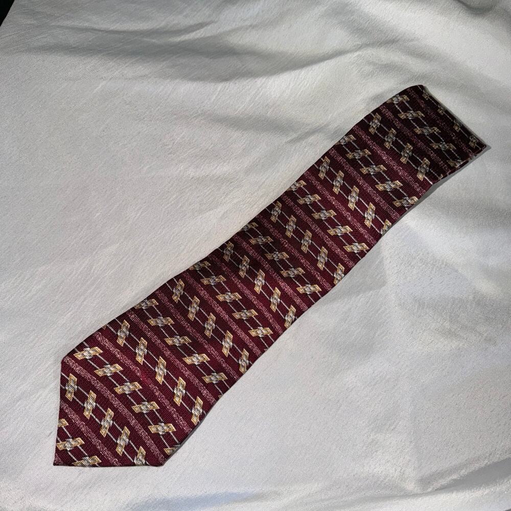 Men's Burgundy Geometric Pattern Silk Necktie